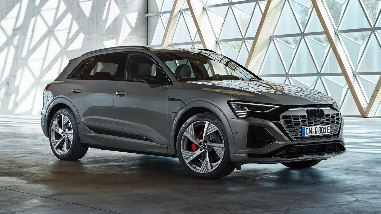 Audi Q8 SUV e-tron 50 quattro 2022 elektrikli otomobil Audi Q8 SUV e-tron 50 quattro 2022 elektrikli otomobil