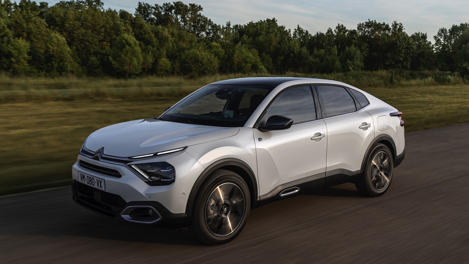 Citroën ë-C4 X 54 kWh 2023 elektrikli otomobil Citroën ë-C4 X 54 kWh 2023 elektrikli otomobil