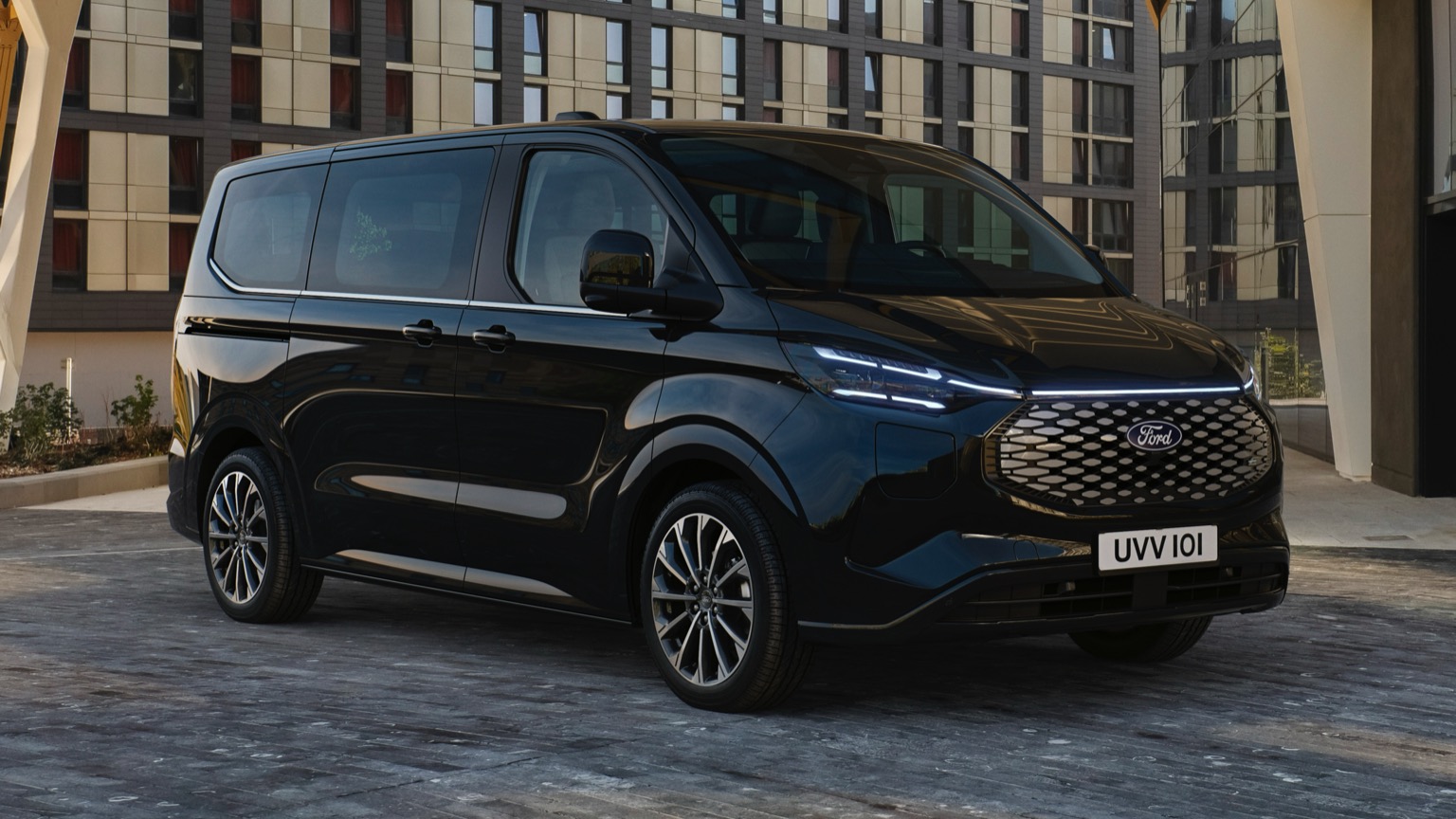 Ford e-Tourneo Custom L2 210 kW AWD