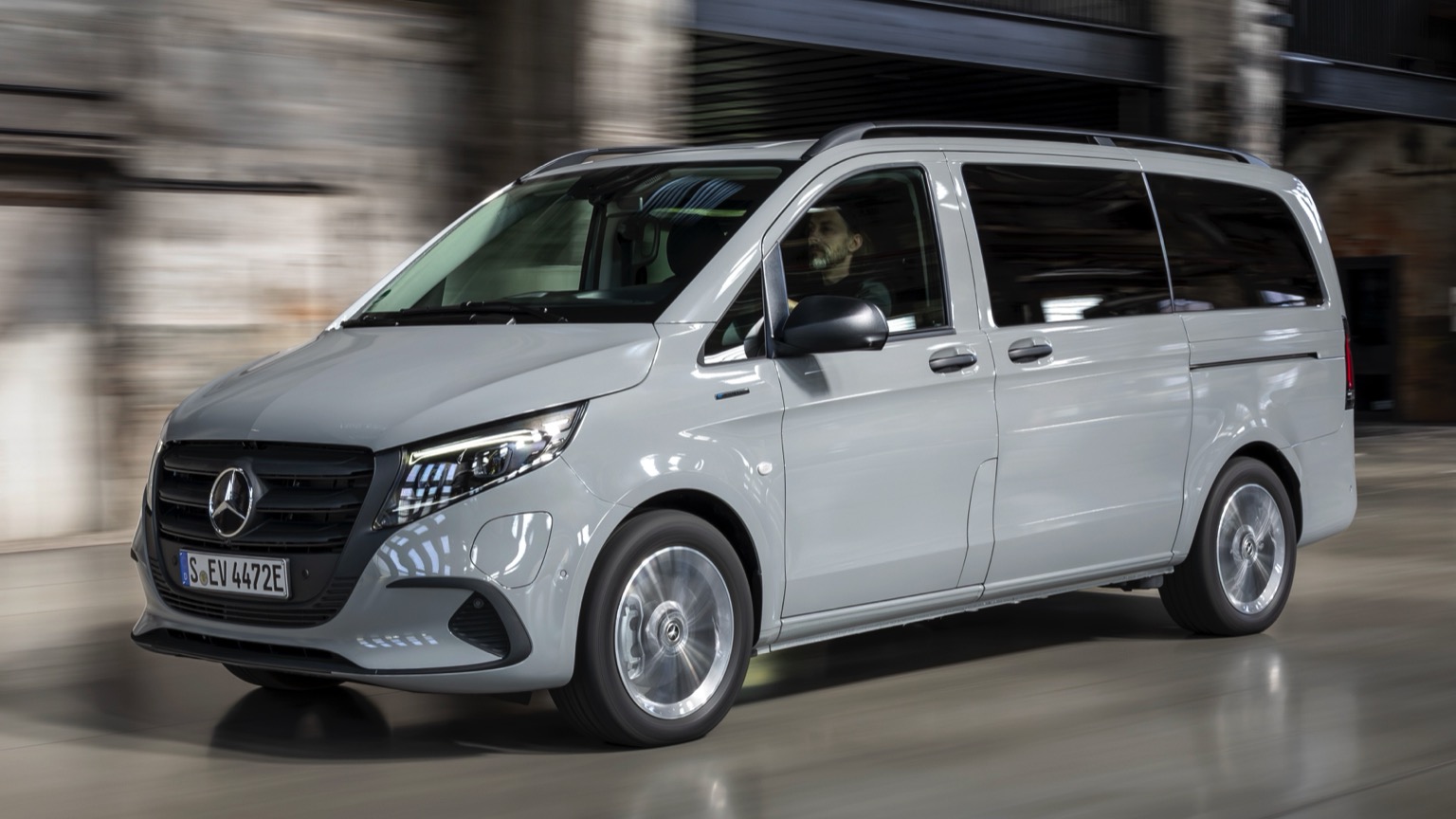 Mercedes-Benz eVito Tourer Extra-Long 60 kWh 2024 elektrikli otomobil Mercedes-Benz eVito Tourer Extra-Long 60 kWh 2024 elektrikli otomobil