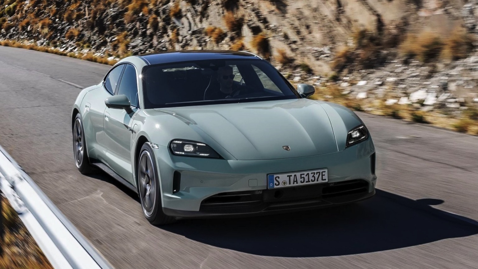 Porsche Taycan 2024 elektrikli otomobil Porsche Taycan 2024 elektrikli otomobil