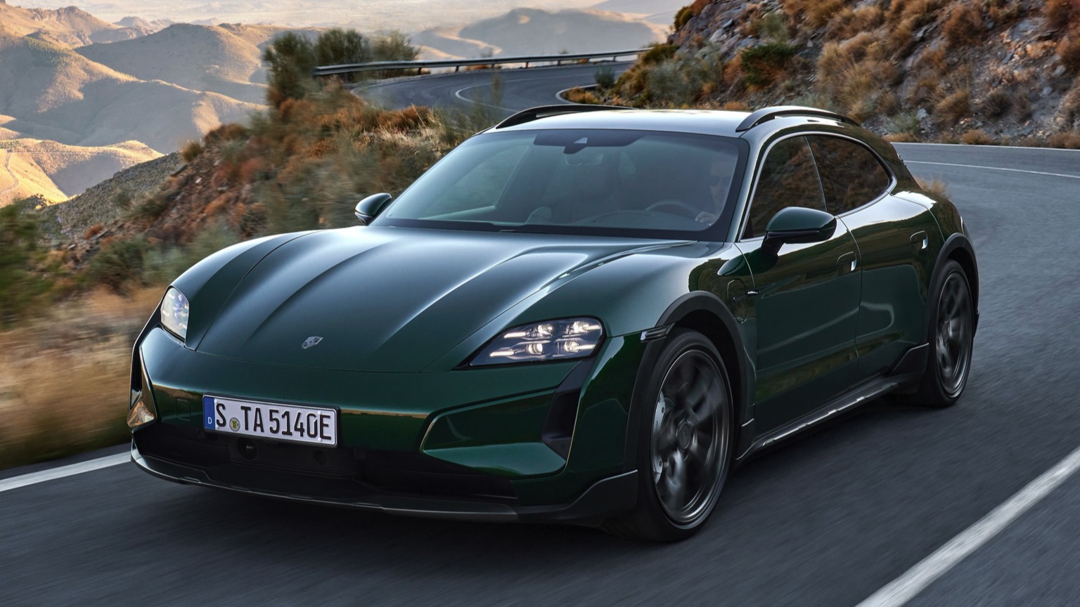 Porsche Taycan 4 Cross Turismo 2024 elektrikli otomobil Porsche Taycan 4 Cross Turismo 2024 elektrikli otomobil