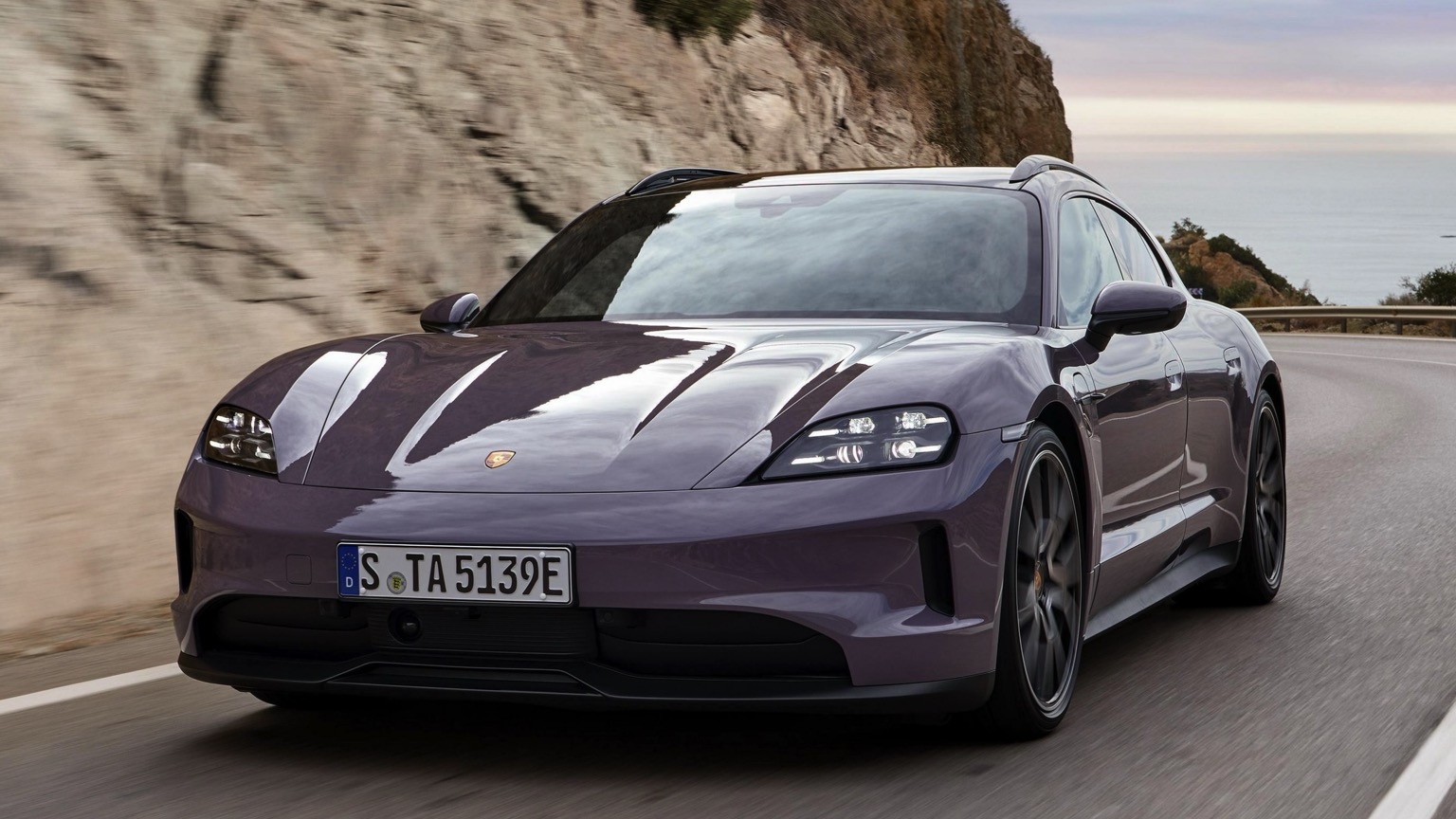 Porsche Taycan 4S Plus Sport Turismo 2024 elektrikli otomobil Porsche Taycan 4S Plus Sport Turismo 2024 elektrikli otomobil