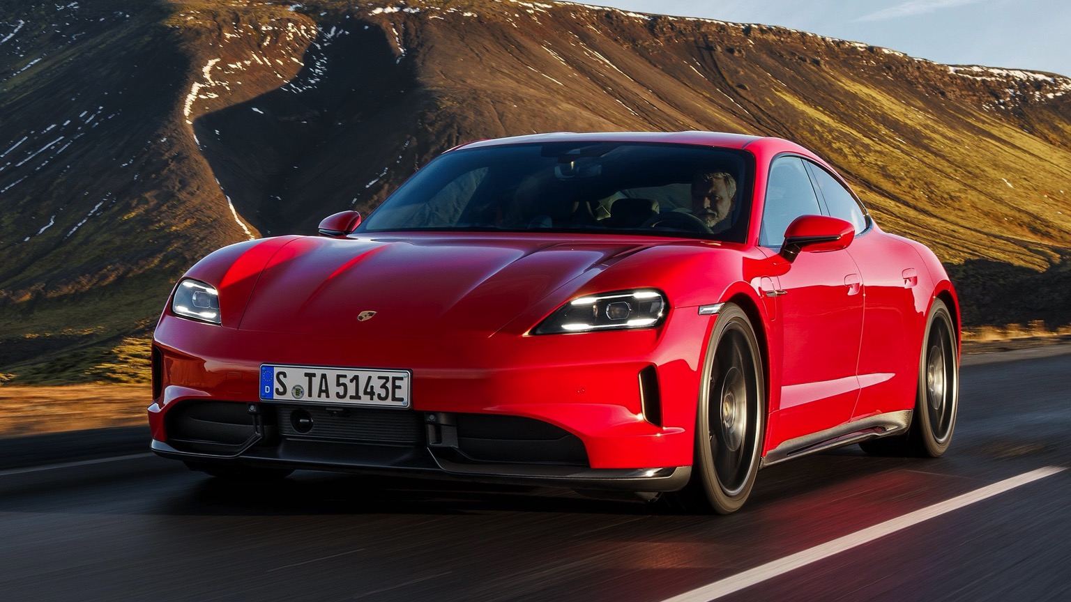 Porsche Taycan GTS 2024 elektrikli otomobil Porsche Taycan GTS 2024 elektrikli otomobil