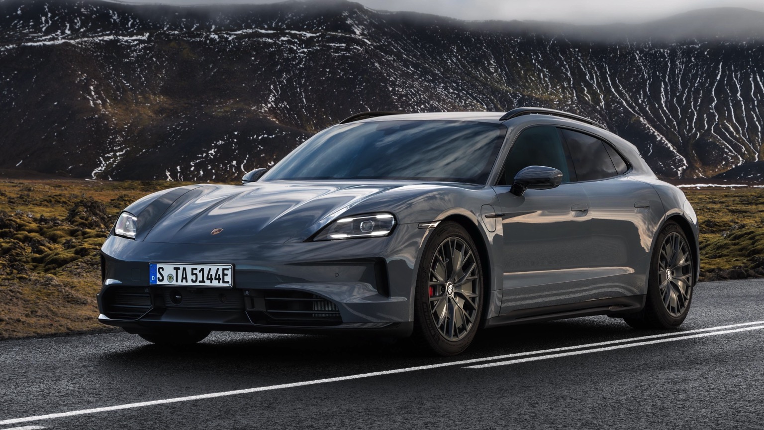 Porsche Taycan GTS Sport Turismo 2024 elektrikli otomobil Porsche Taycan GTS Sport Turismo 2024 elektrikli otomobil