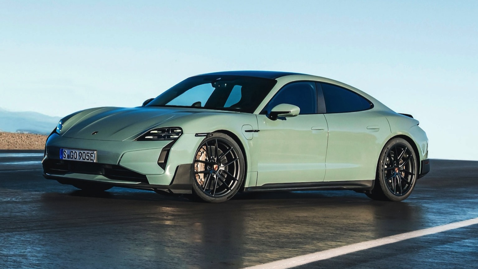 Porsche Taycan Turbo GT 2024 elektrikli otomobil Porsche Taycan Turbo GT 2024 elektrikli otomobil