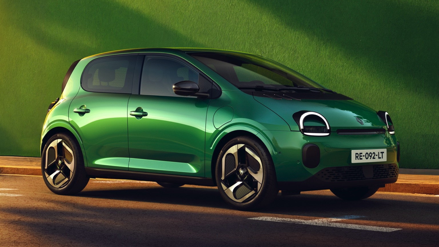 Renault Twingo E-Tech 27.5 kWh 2025 elektrikli otomobil Renault Twingo E-Tech 27.5 kWh 2025 elektrikli otomobil
