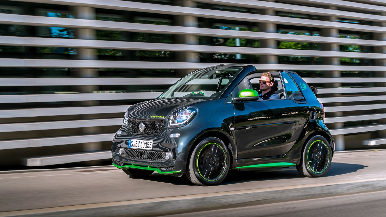 Smart EQ fortwo cabrio 2018 elektrikli otomobil Smart EQ fortwo cabrio 2018 elektrikli otomobil